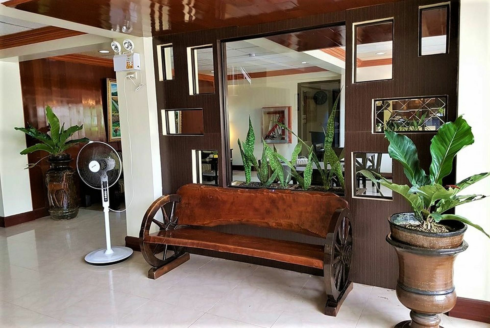 Zen Rooms Vest Grand Suites Bohol タグビララン エクステリア 写真